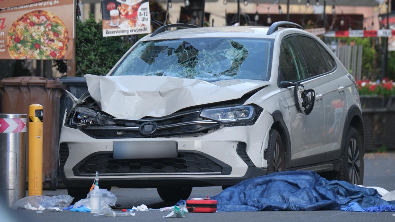 Almanya'da bir araç, yayaların arasına daldı: 2 ölü, 8 yaralı