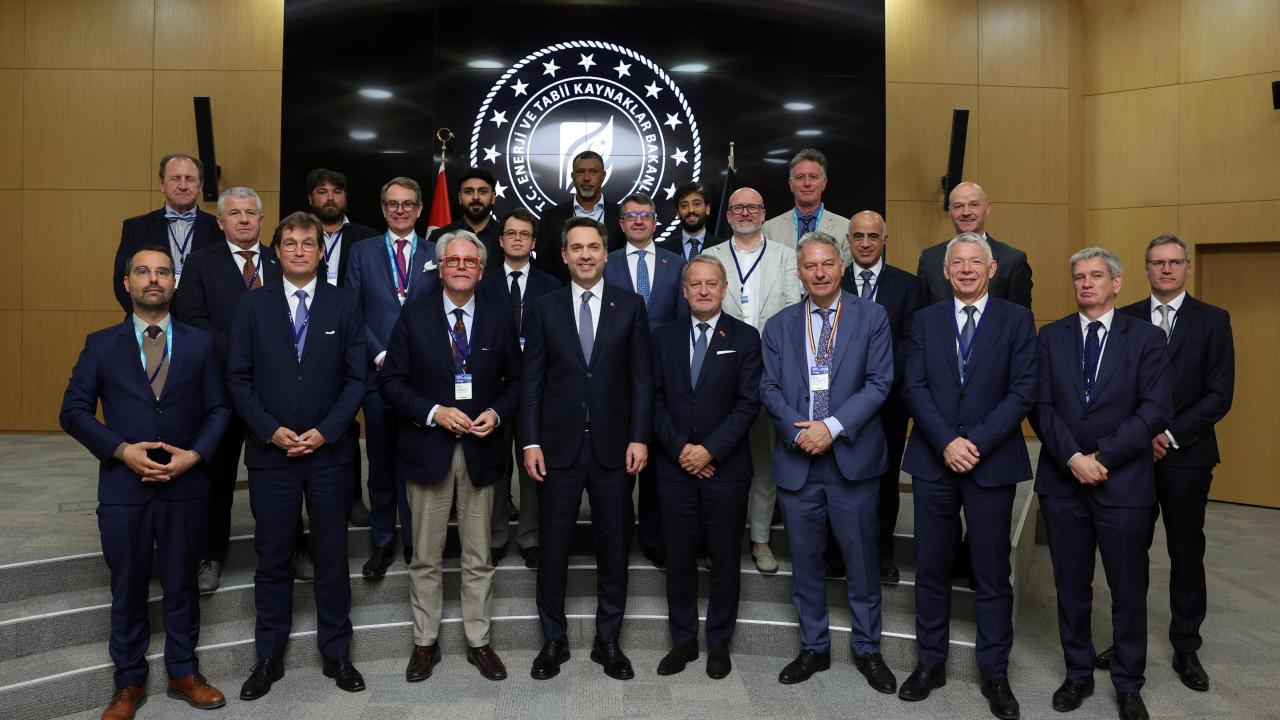 Bakan Bayraktar, Türkiye'nin enerji vizyonunu Belçikalı şirket temsilcileriyle paylaştı