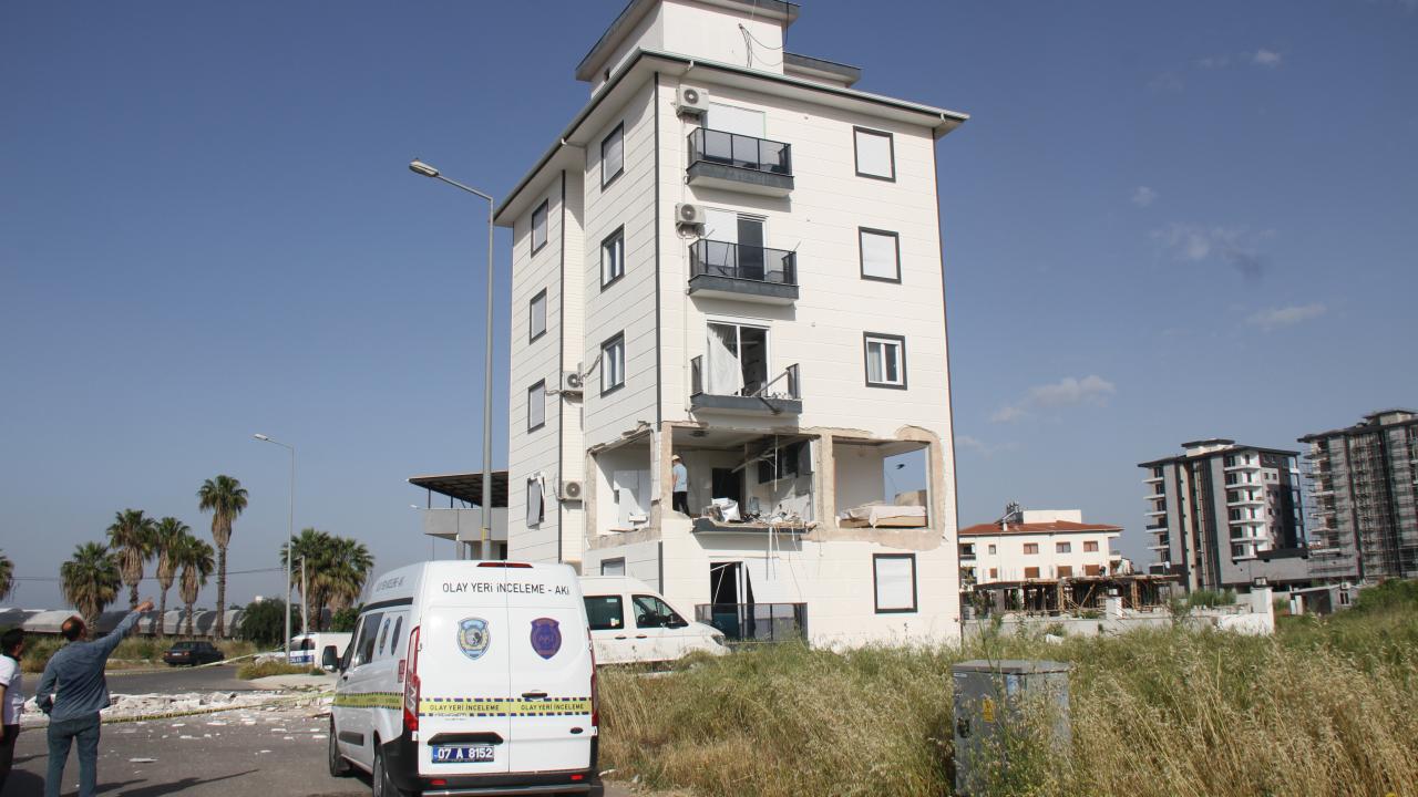Antalya'da apartman dairesinde patlama