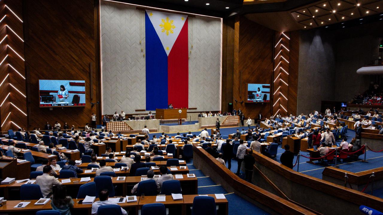 Filipinler Senatosunda silah sesleri