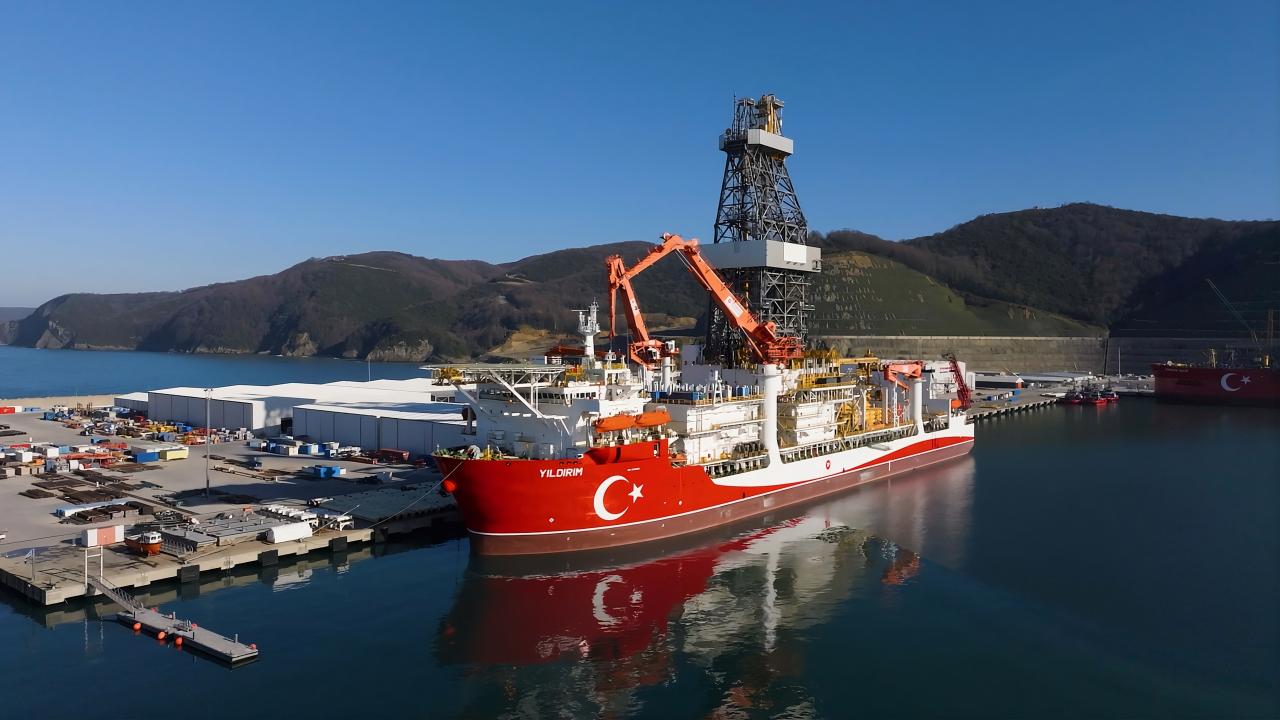 Yıldırım Derin Deniz Sondaj Gemisi, ilk görevi için yola çıktı