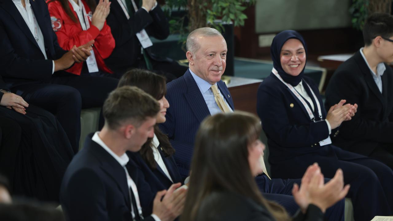 Cumhurbaşkanı Erdoğan, gençlerle bir araya geldi