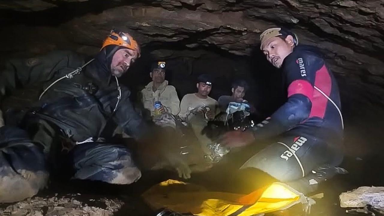 Laosta mağara mucizesi: Mahsur kalan madenciler kendi imkanlarıyla kurtuldu