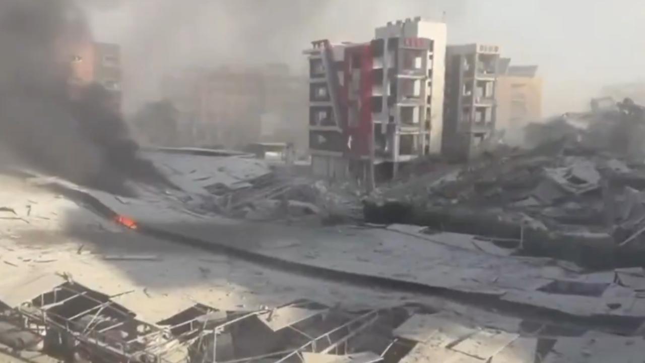 İşgalci İsrail, Lübnan'da hastane yakınını bombaladı