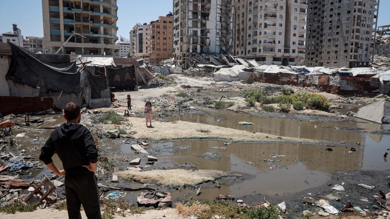 Gazze'de halk şimdi de kanalizasyon kaynaklı hastalıklarla mücadele ediyor