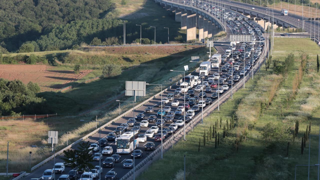 Bayram döneminde otoyol ve köprülerden 29 milyon araç geçti