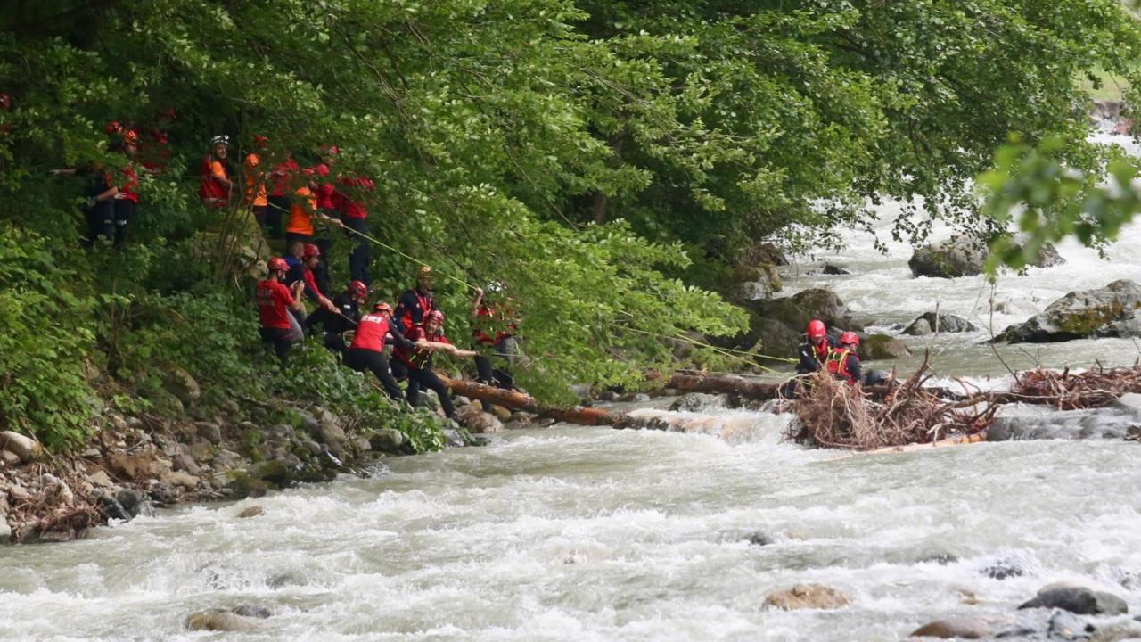Rize'de kaybolan kişiyi arama çalışmalarında 1 AFAD personeli hayatını kaybetti