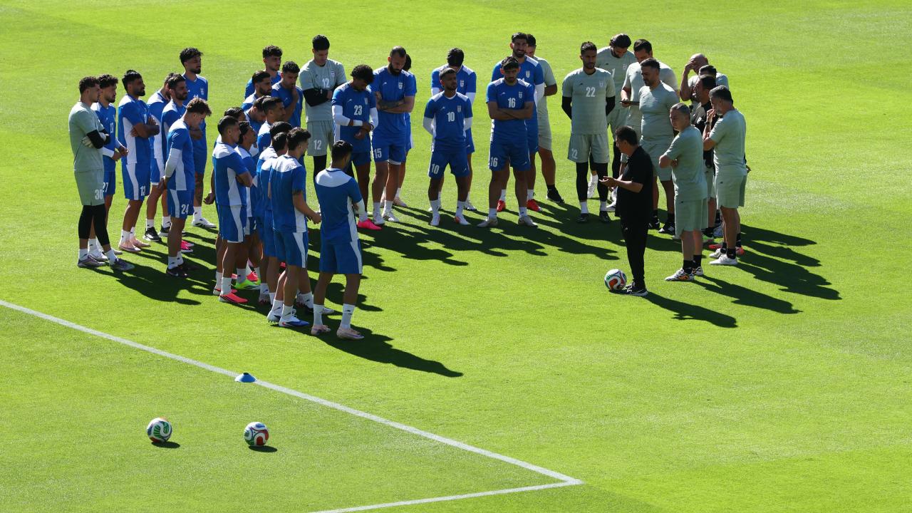 İran Milli Futbol Takımı ABD'de protestolarla karşılandı