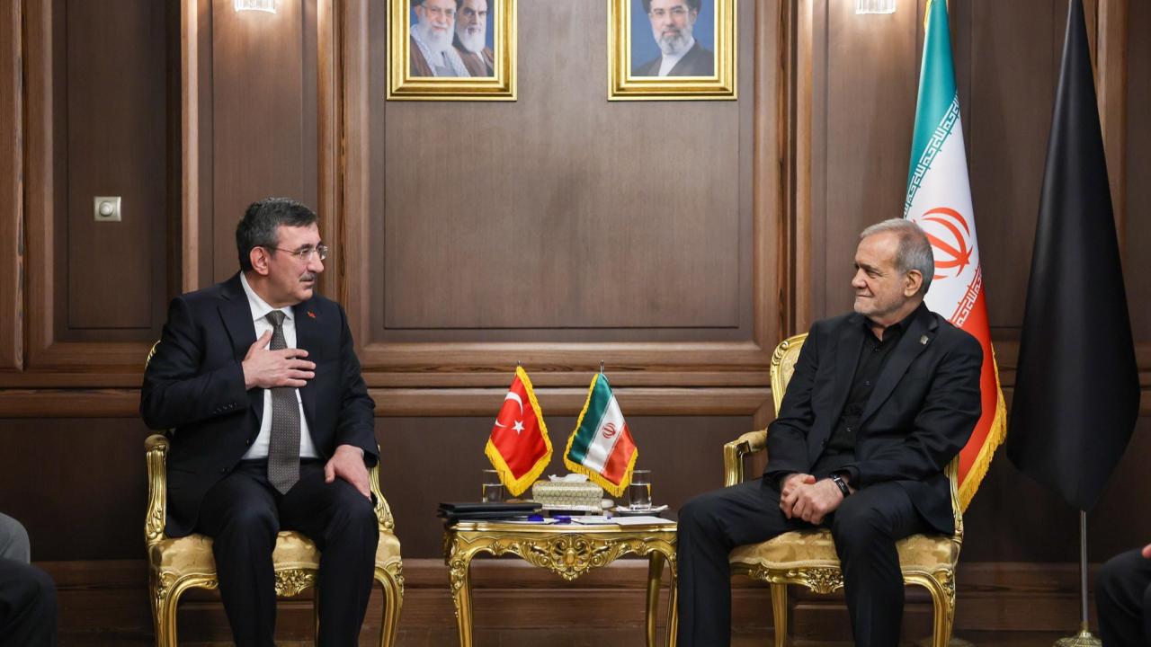 Cumhurbaşkanı Yardımcısı Yılmaz, İran Cumhurbaşkanı Pezeşkiyan ile görüştü