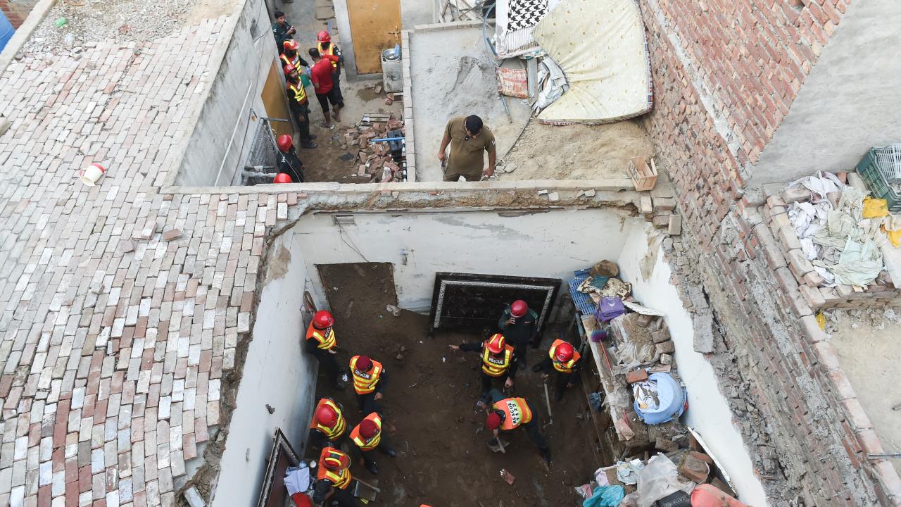 Pakistan'da etüt merkezinin çatısı çöktü: 14 öğrenci hayatını kaybetti