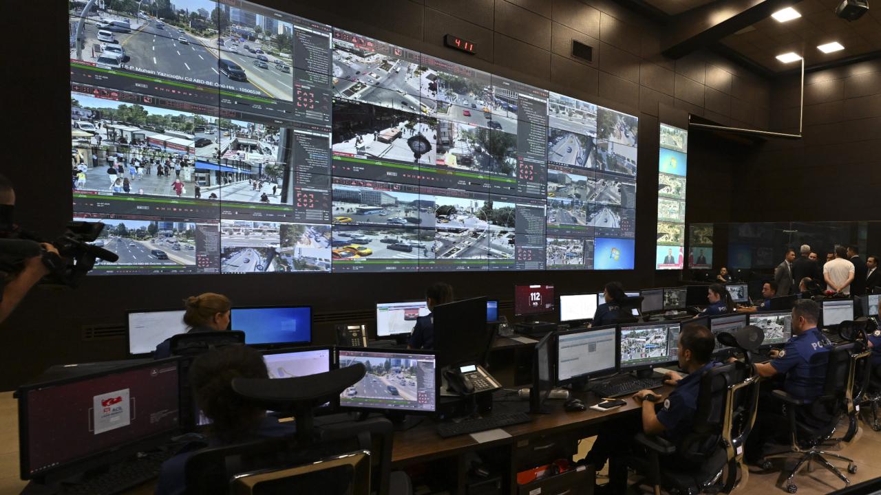Ankara'da 56 bin personel görevde, kritik yollar kapatılıyor