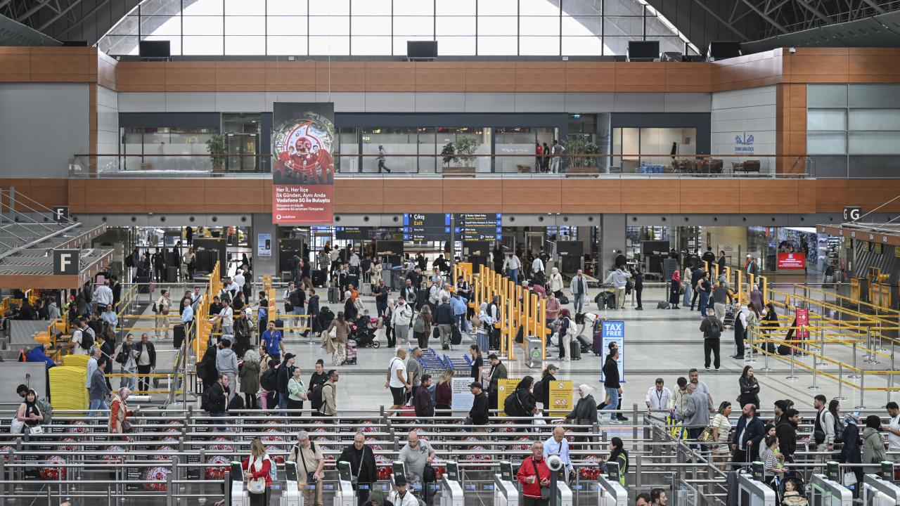 Yerli turistler 102,3 milyar lira seyahat harcaması yaptı