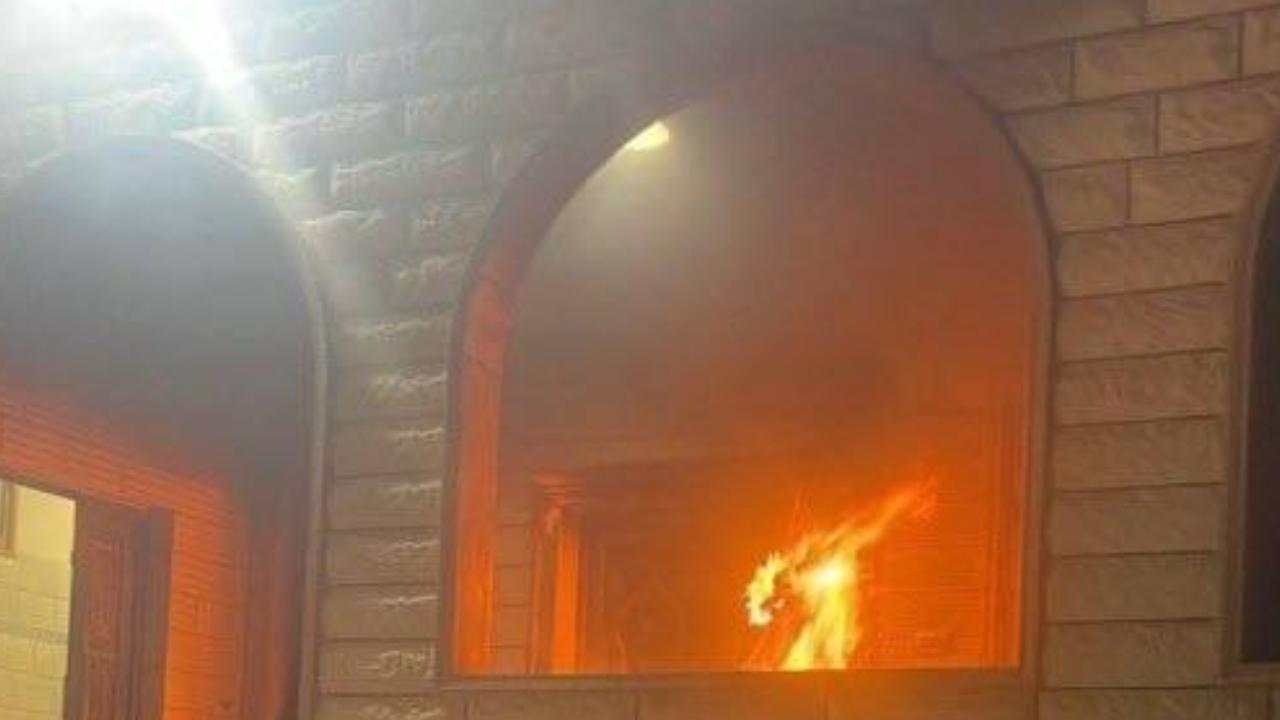 İşgalci İsrailliler, Batı Şeria'da bir cami ile iki evi kundakladı