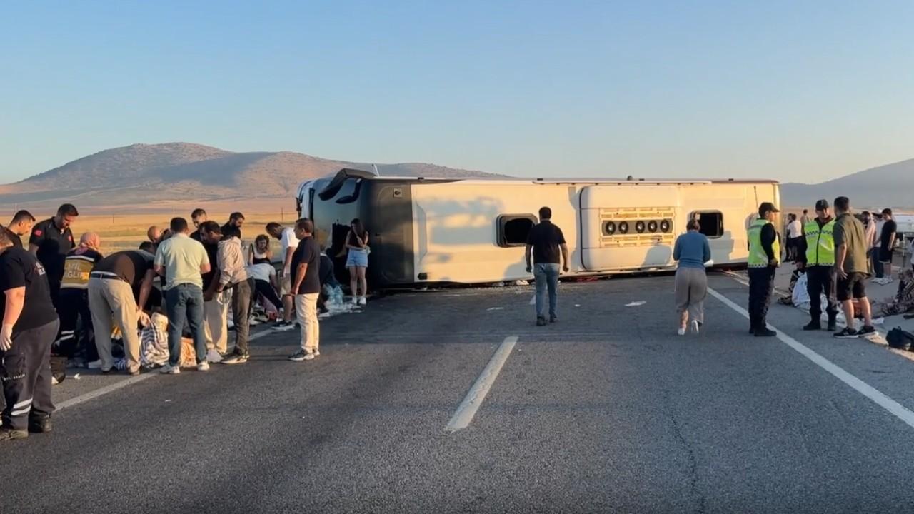 Kütahya'da yolcu otobüsü devrildi: 31 yaralı
