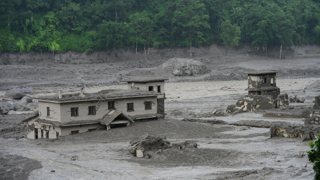 Nepal'de selde hayatını kaybedenlerin sayısı 162'ye yükseldi