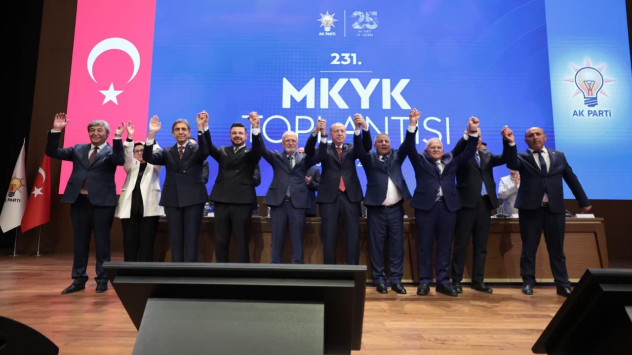 4 belediye başkanı AK Parti'ye katıldı