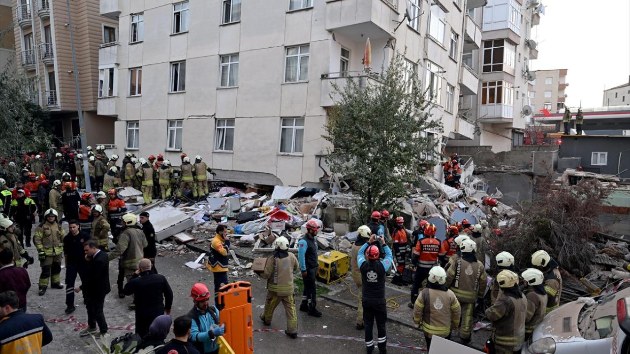 İstanbul'da 6 katlı bina kısmen çöktü