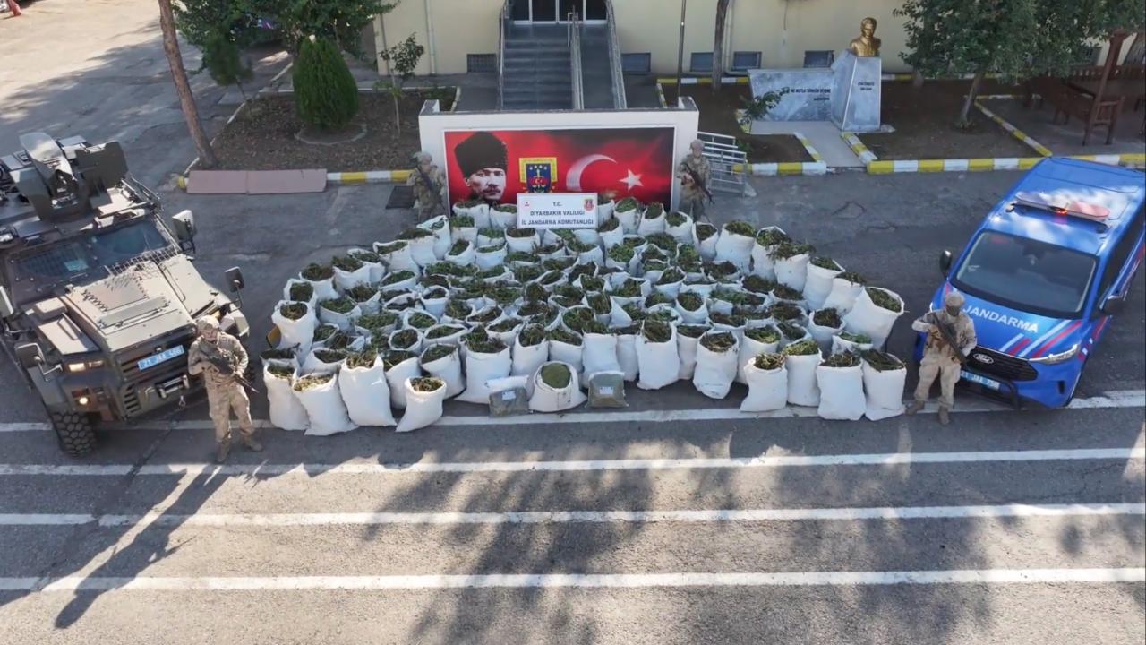 Diyarbakır'da 2 ton 200 kilogram esrar ele geçirildi